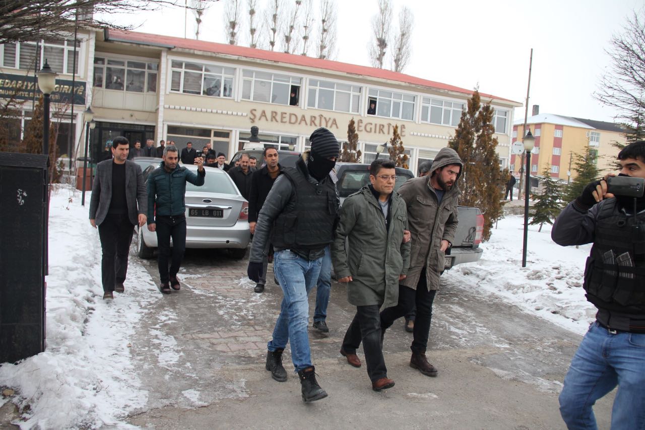 DBP'li  Belediye Eş Başkanı gözaltına alındı